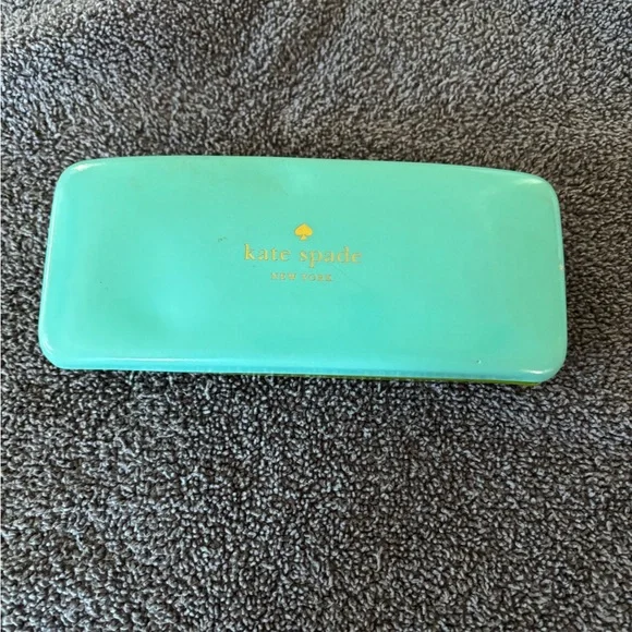 Kate Spade Tortoise Shell Sunglasses and case. - Picture 8 of 10